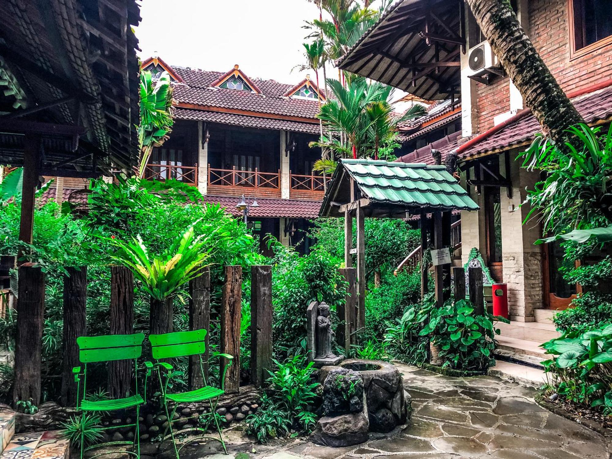 Arys Garden Hotel Yogyakarta Exterior foto