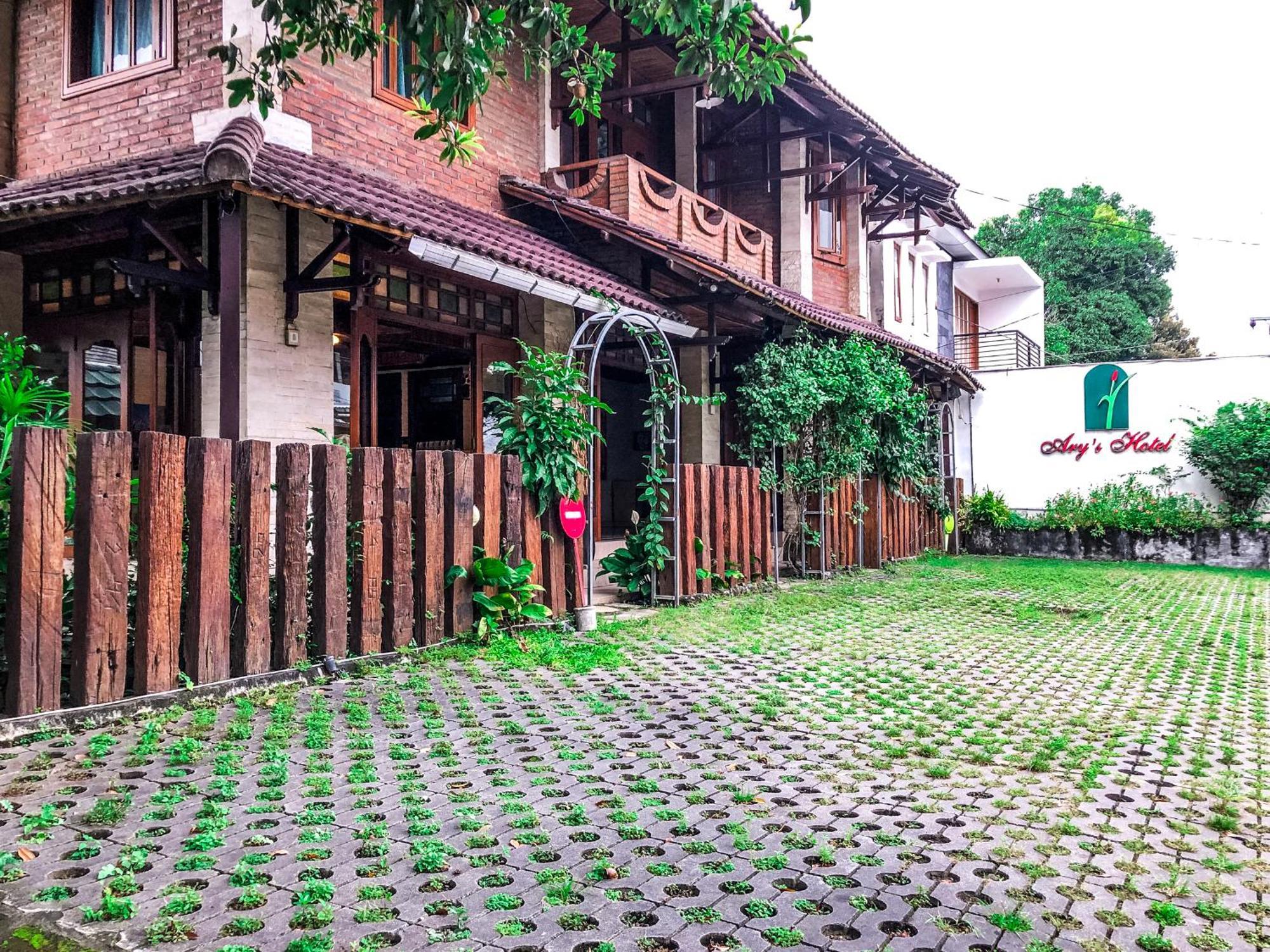 Arys Garden Hotel Yogyakarta Exterior foto
