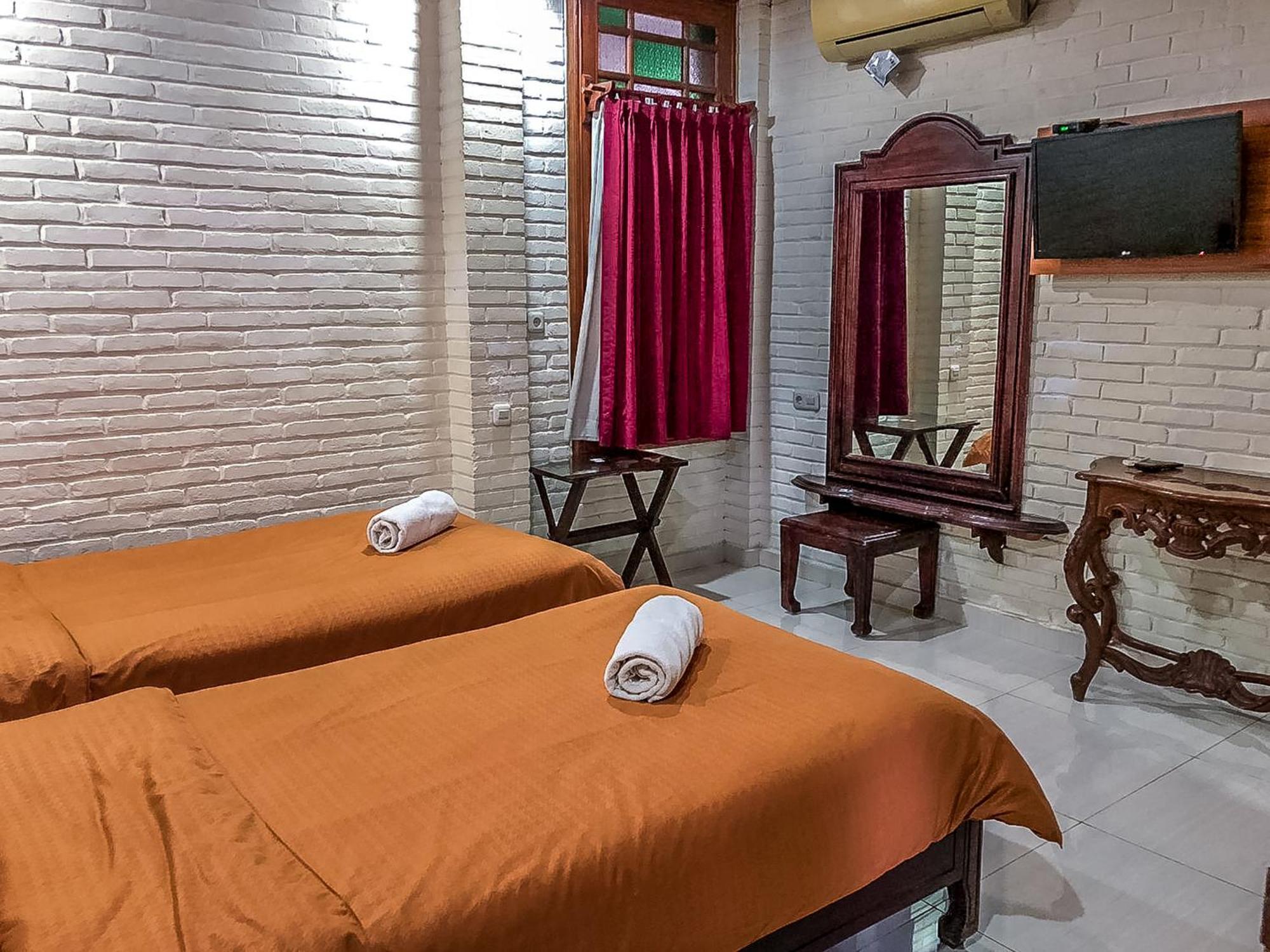 Arys Garden Hotel Yogyakarta Exterior foto